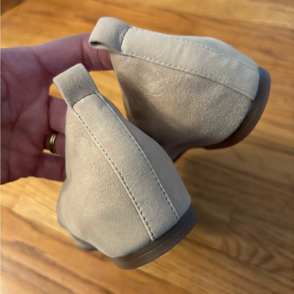 ABEO Cadence Bow Flats in Tan Suede- size 8 - Picture 5 of 10